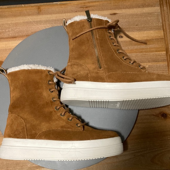 NWOT J/SLIDES boots - Picture 9 of 14